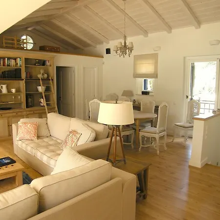 Luxury Waterfront Agioi Theodoroi (Corinthia)
